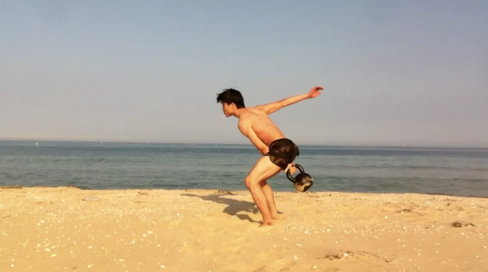 케틀벨 테크닉은 당시 입문자들에게 표본으로 여겨질 정도로 발전했습니다.
