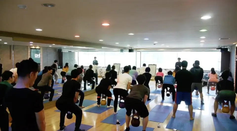 주말마다 열린 운동법 워크샵에 많은 사람들이 찾아왔습니다.