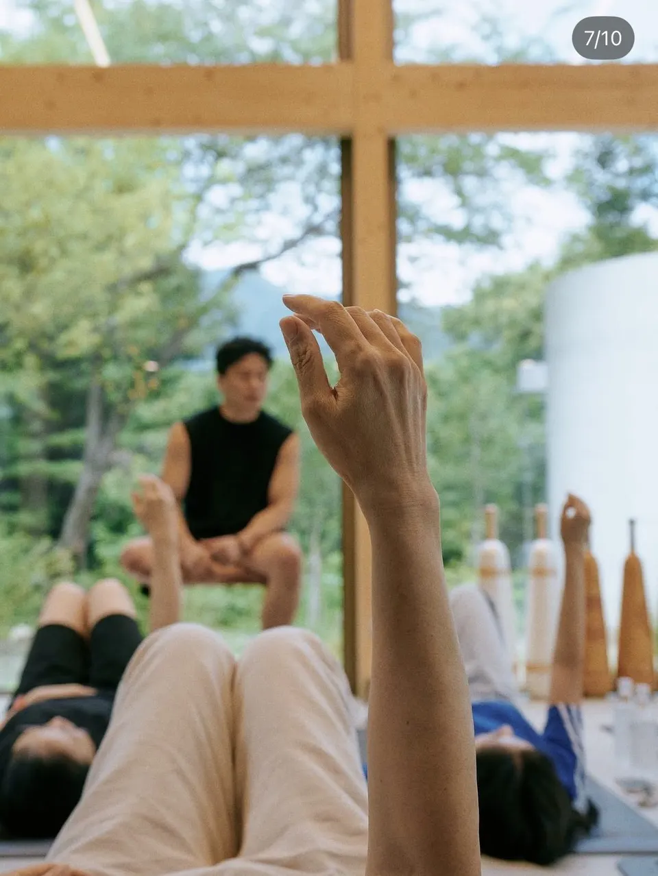 음성 가이드를 따라 천천히 움직이며, 내 몸이 어떻게 움직이는지를 안에서 관찰하는 시간을 가졌습니다.