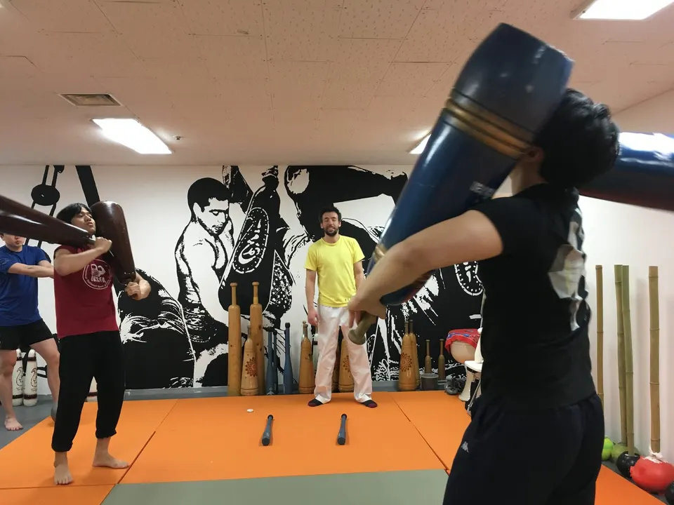 이란 사난다즈에서 열린 대회에서 사용된 헤비 페르시안밀 16kg을 선물로 받아 한국에 가져와서 사용하기 시작했습니다