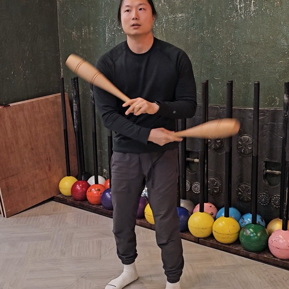 후기 작성자가 남긴 사진 — 인디언클럽을 돌리는 수련자