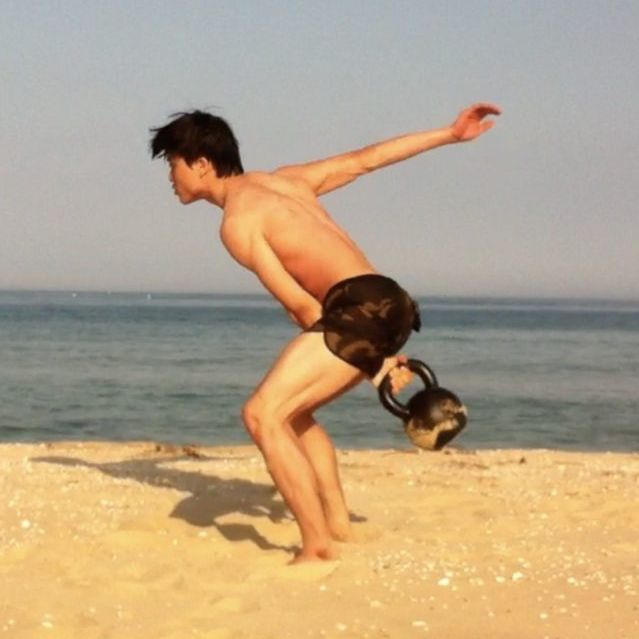 한얼 케틀벨 스내치를 하다.
