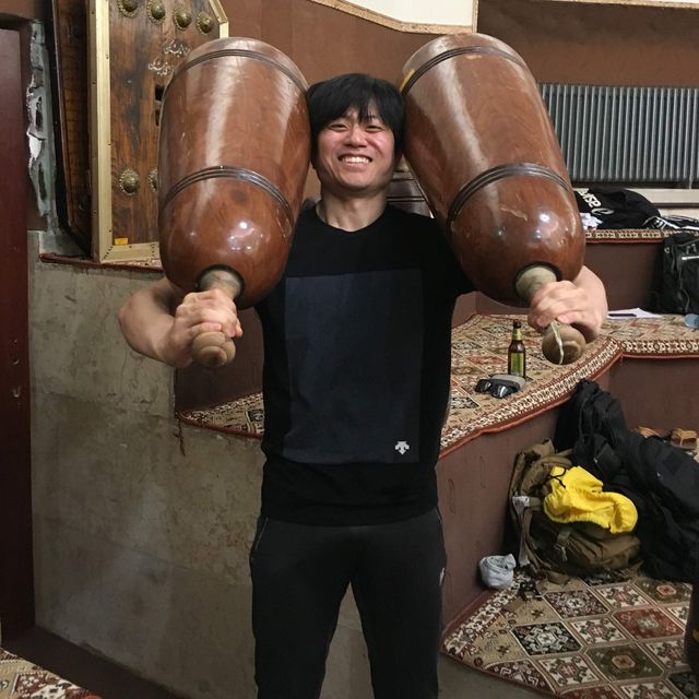 한얼 30kg 페르시안밀 두 개를 들다.
