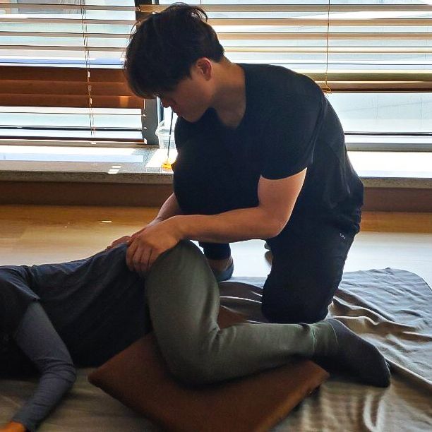 함께 펠든크라이스 FI 수련을 하다.