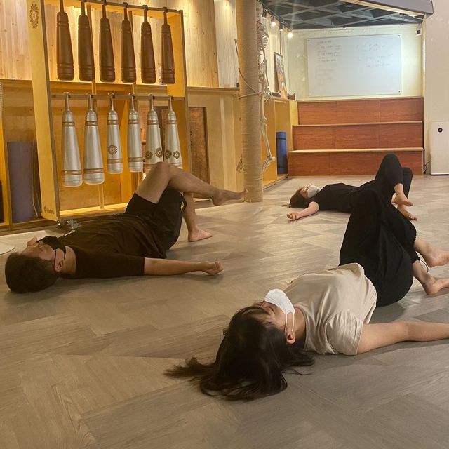 낯선 공간에서 낯설게 움직일 때, 몸은 비로소 자기를 알아차리는 헤테로토피아로서의 힘의집을 발견하다.