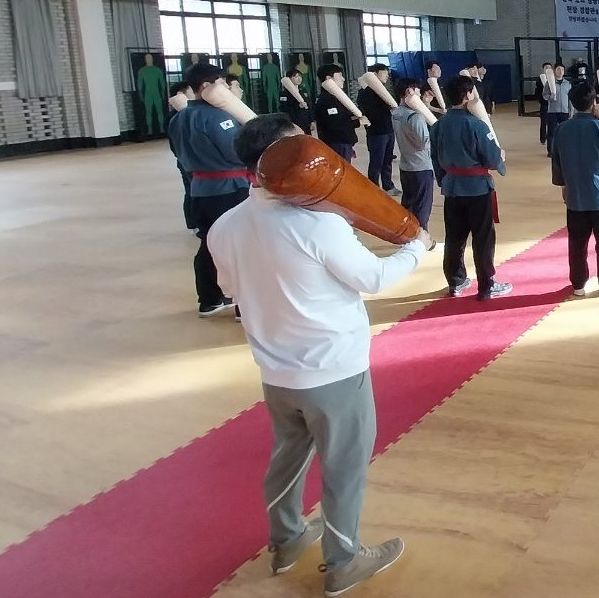 곧 경찰로서 활동하실 분들을 모시고 페르시안밀, 메이스벨 고대진자운동을 함께 했습니다