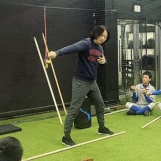 상완골의 내회전 움직임 중요성을 교육했습니다