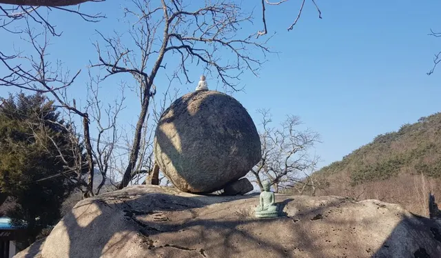 온달 공깃돌 바위