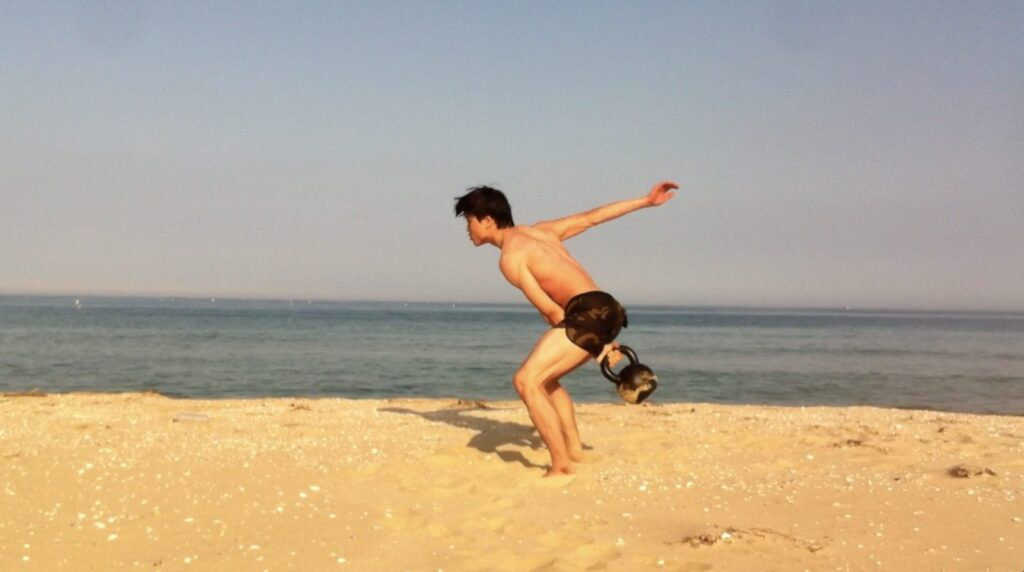 케틀벨 테크닉은 당시 입문자들에게 표본으로 여겨질 정도로 발전했습니다.