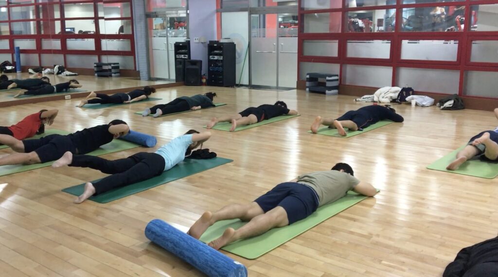 대한체육직업전문학교에서 운동역학 및 해부학 교수로 활동 중 움직임을 통한 알아차림 수업을 진행했습니다
