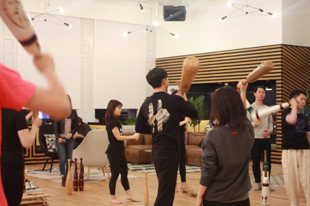 고대진자운동 페르시안밀을 빼먹을 수 없죠. 리듬을 활용해 방망이를 휘둘렀습니다