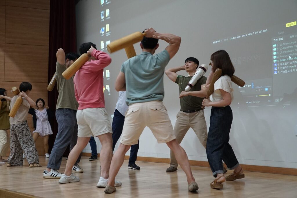 짧은 시간이었지만 리듬에 맞춰 빠르게 습득하고 초보자들도 바로 고대진자운동을 경험해볼 수 있었습니다