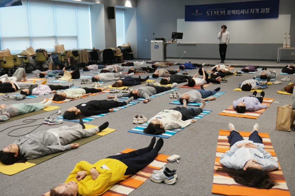 5기 연수 중 서울성모병원에서 움직임을 통한 알아차림 실습을 진행했습니다