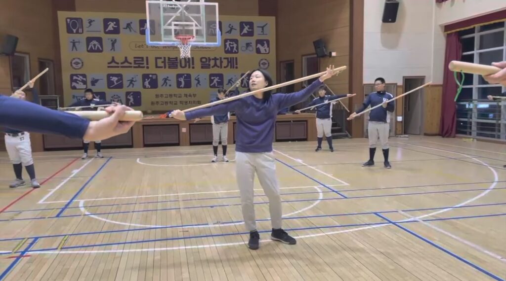 스태프를 통한 알아차림 훈련이 함께 병행되었습니다