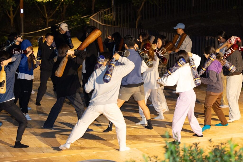 몸, 물, 산, 바람을 주제로 몸과 소리, 자연이 어우러지는 자리 <연희회>에서 함께 페르시안밀을 휘둘렀습니다